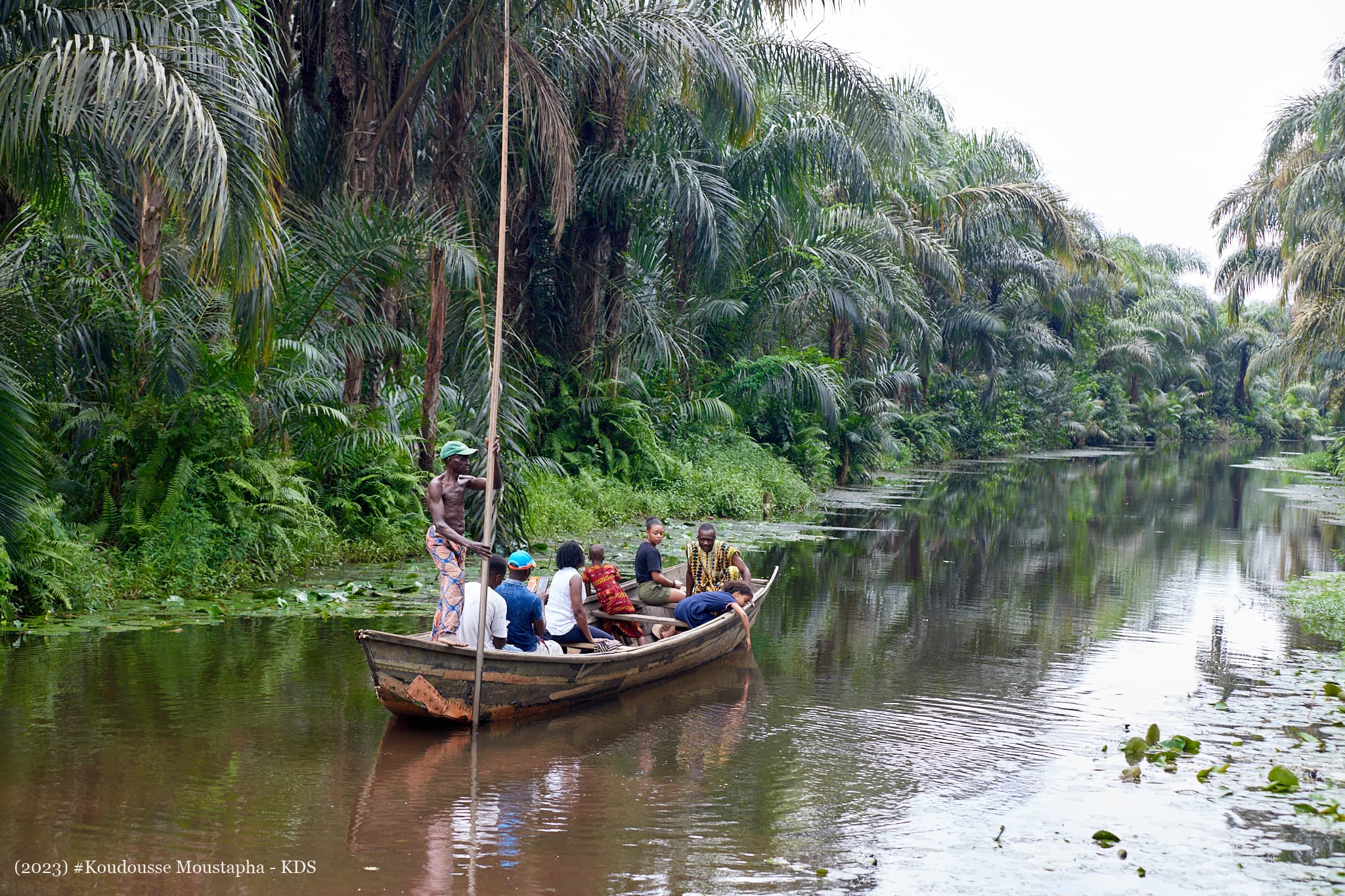 Adjarra: Nature, Artisanat et la Mystique Rivière Noire
