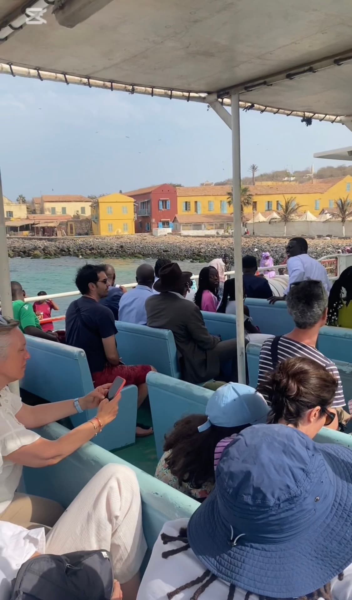 Excursion à L’Île de Gorée : Un voyage au cœur de l’histoire et de la beauté sénégalaise