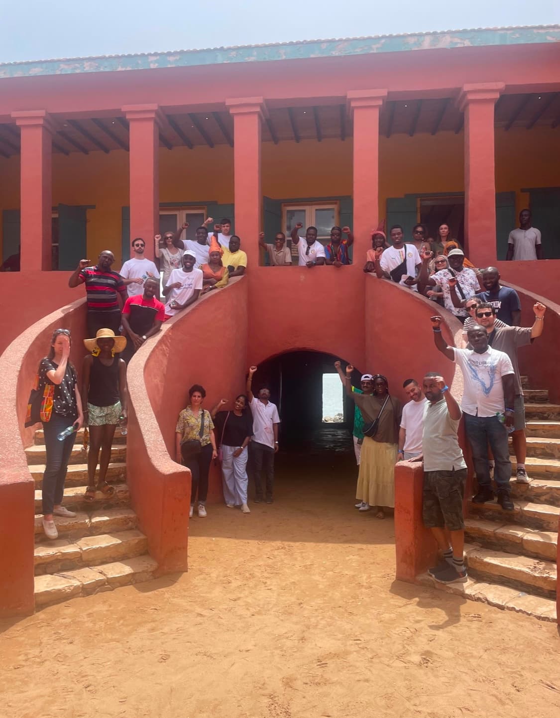 Excursion à L’Île de Gorée : Un voyage au cœur de l’histoire et de la beauté sénégalaise
