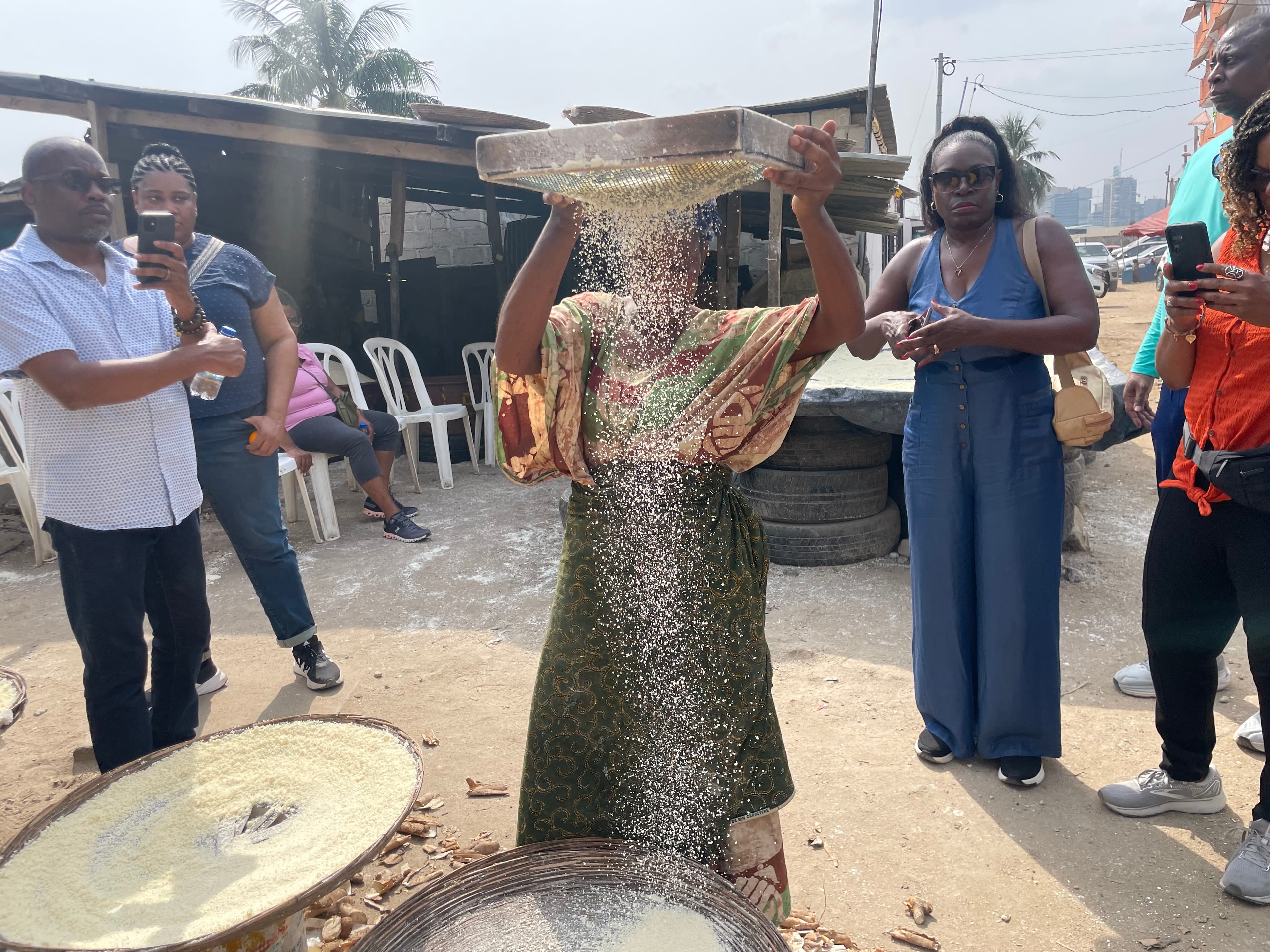 Découvrez la fabrication de l'attieke